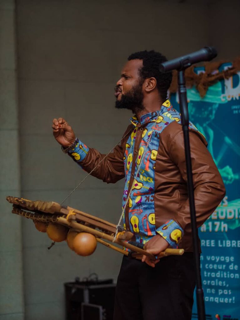 ART : A la découverte de Mzee Sire, artisan de la parole et architecte des sons